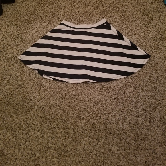 Forever 21 Dresses & Skirts - Blue & White Skater Skirt